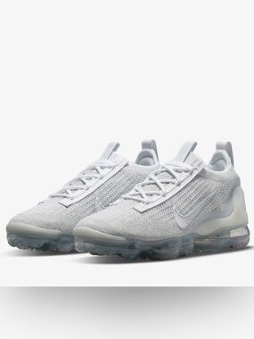 NWOB Nike Air Vapormax 2021 Flyknit Running Shoes 9 White/Pure Platinum/Silver